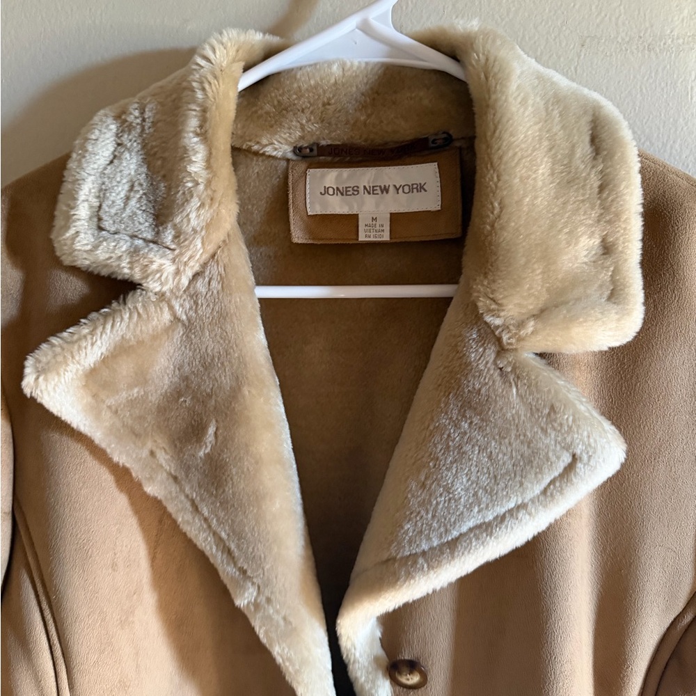 VINTAGE gorgeous Jones New York Women's Cream Teddy Jacket - Picture 5 of 12